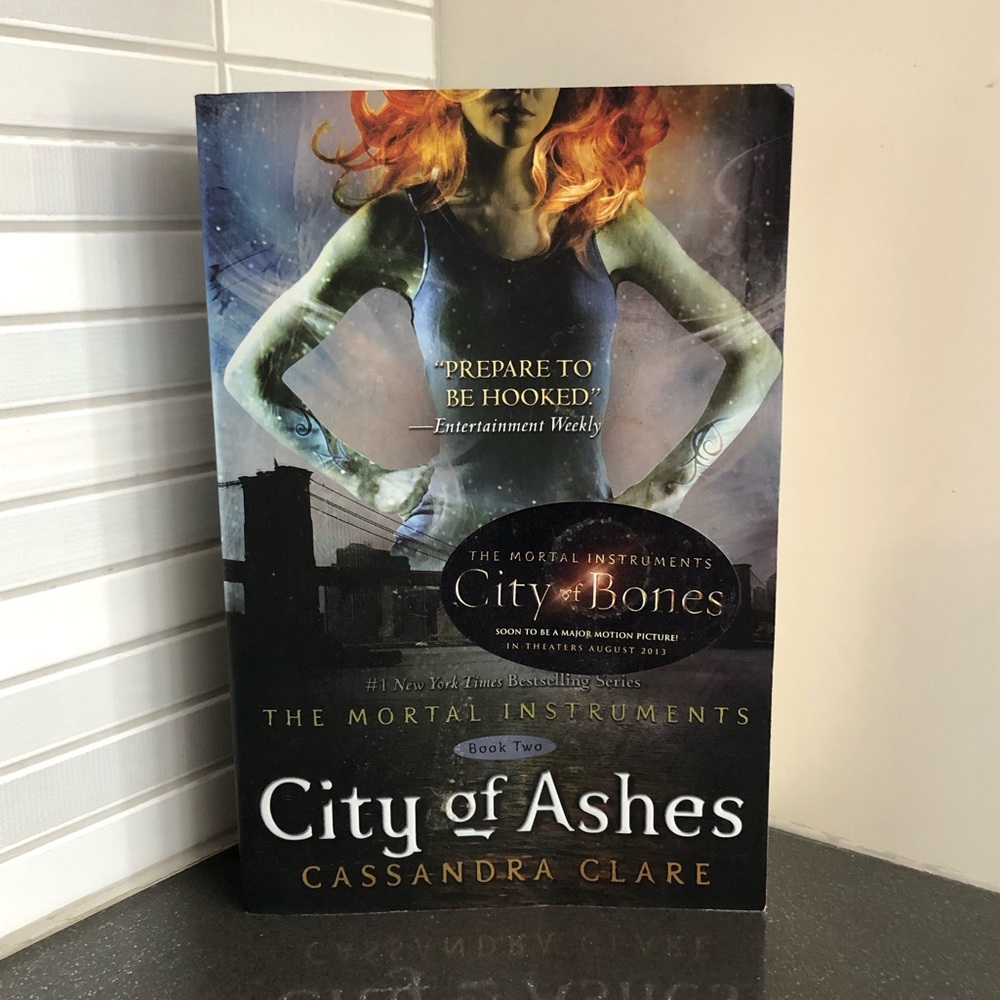 📚3/$18 City of Ashes: The Mortal Instruments #2